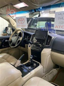 تۆیۆتا لاند کروزەر